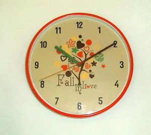 543 Wanduhr orange - beige 29,5 cm ! super !
