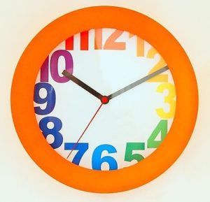 703 Mebus Wanduhr ! orange mit bunten Zahlen ! modernes design ! 25 cm