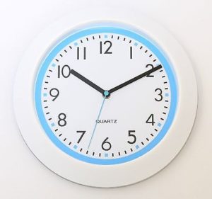 708 Mebus Wanduhr ! weiß - Blau ! modernes design ! 29,5 cm
